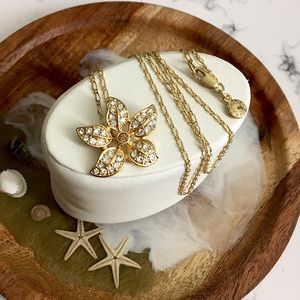 🖤J CREW gold flower pendant necklace